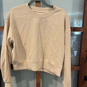 Women’s softstreme Lululemon top. Size small, great condition. No tags